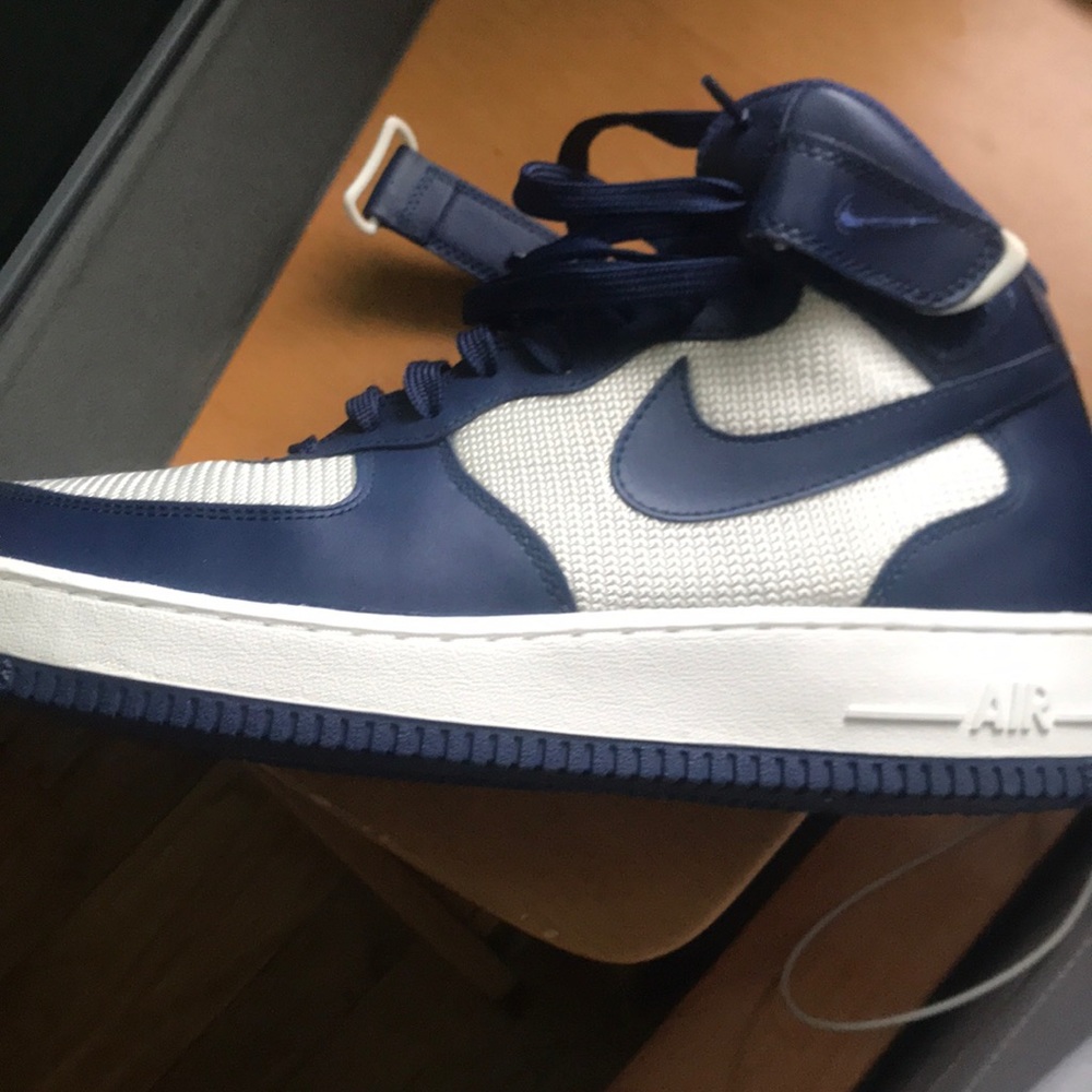 Air Force one mid